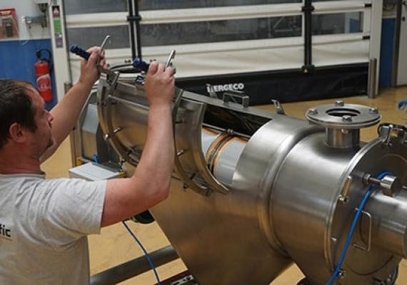 Ouverture du tamis centrifuge pour inspection