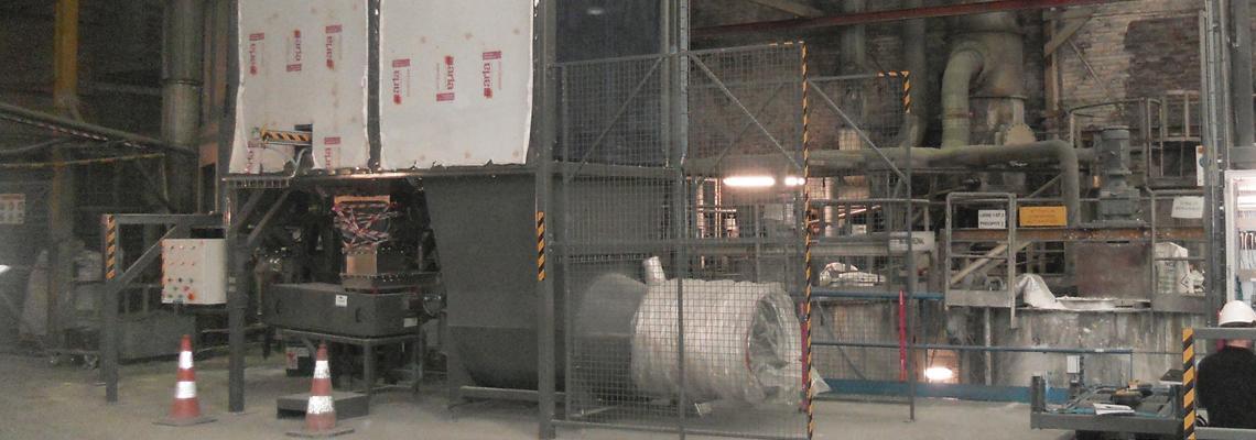 Esvaziamento de big bags de matéria-prima de zinco em tanques de ataque