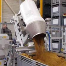 vidange-futs-convoyeur-rouleaux Vidange et retournement de fûts automatisé