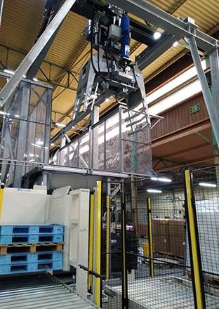 Pallet stacker on big bag discharging station